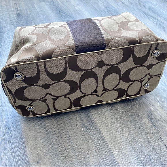 *SOLD* Coach Purse Signature Collection - Picture 6 of 8